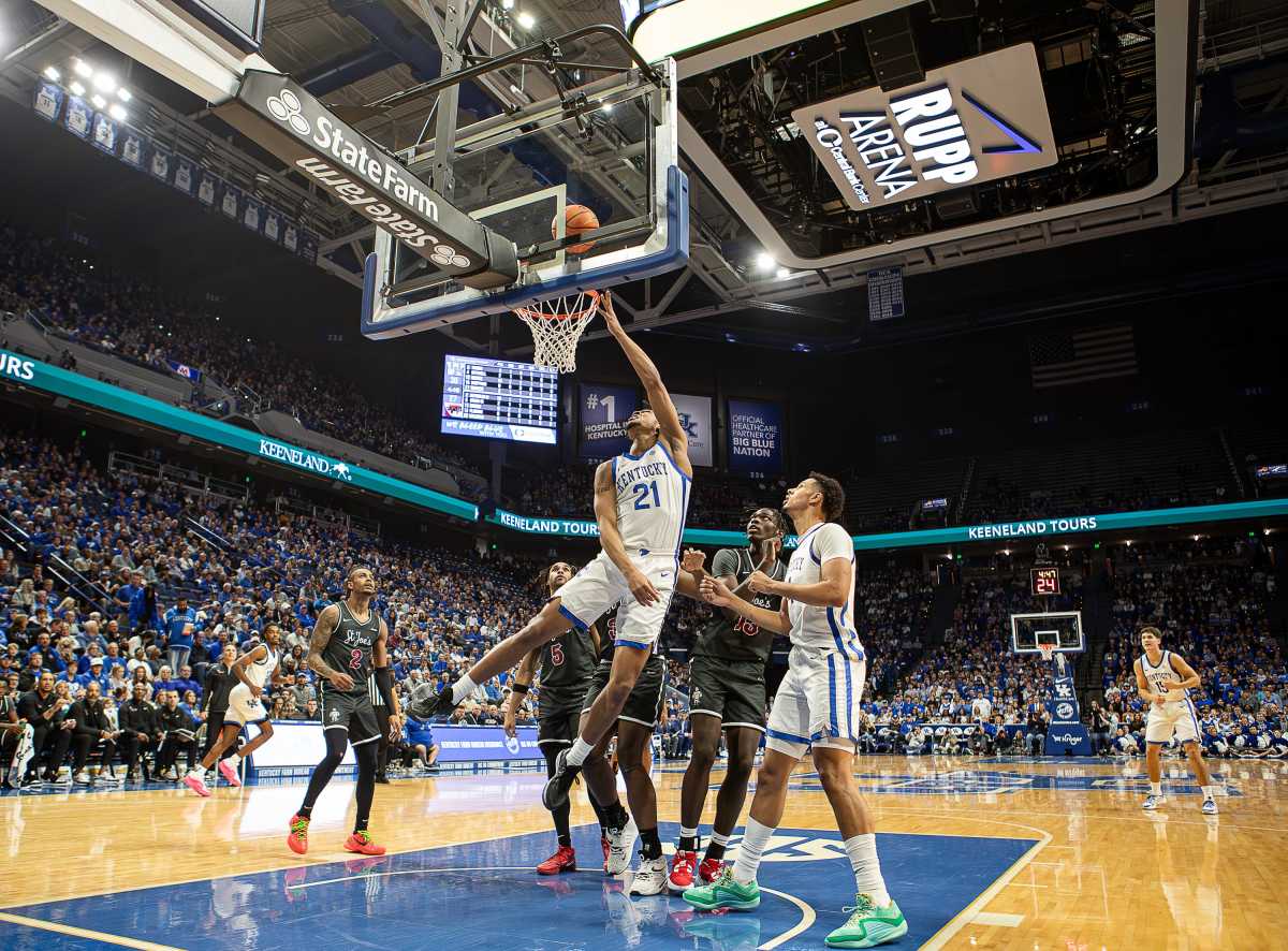 Kentucky's D.J. Wagner (21) scored the basket during first half action as the Wildcats took on the St. Joseph's Hawks at Rupp Arena on Monday, Nov. 20, 2023.